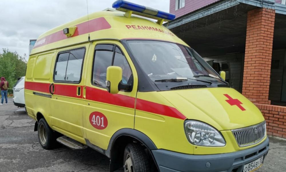 В Омской области годовалая девочка обварилась кипятком, пока её мать занималась уборкой 