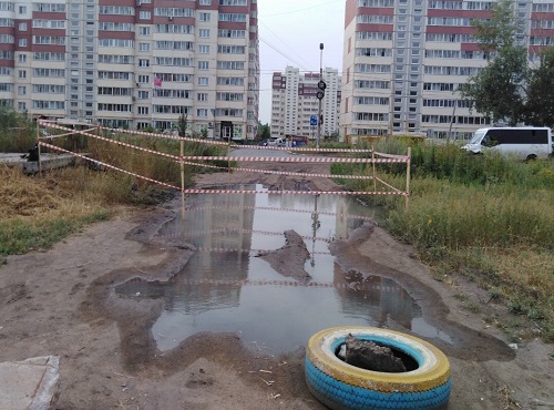 В Омске школьник обварил ноги в яме