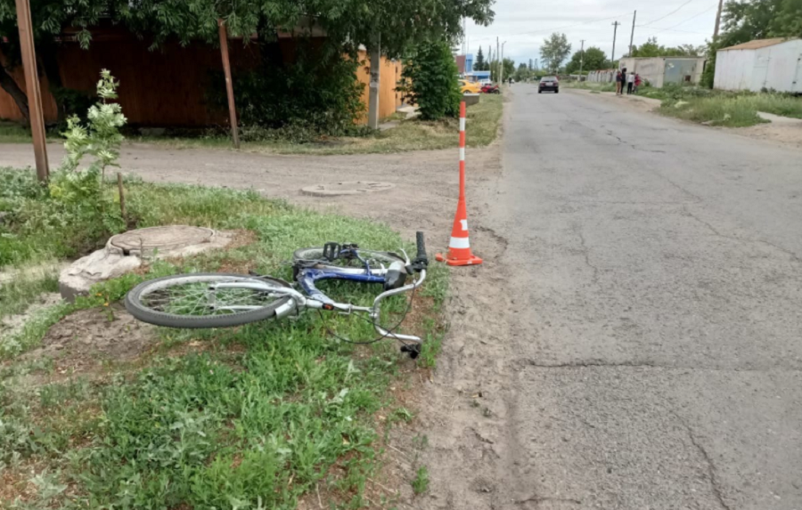 В Омске на ул. Харьковской водитель KIA сбил несовершеннолетнего велосипедиста