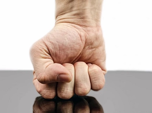 Омский Отелло до смерти забил возлюбленную