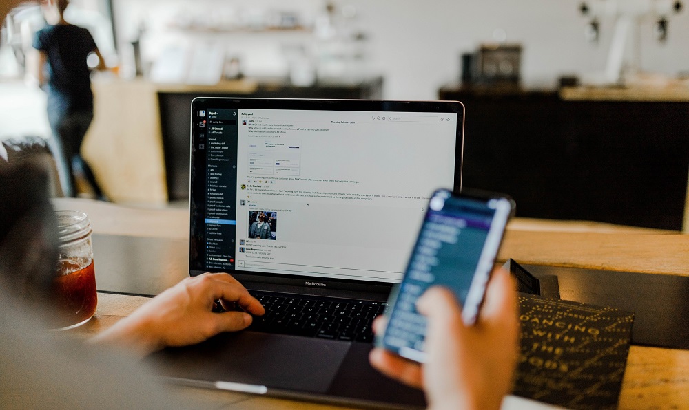 Компании Омска ужесточили правила поведения в соцсетях для сотрудников: что это значит?