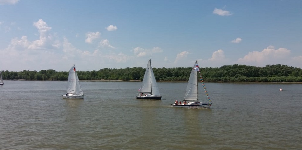 В Омске подняли "Паруса России"