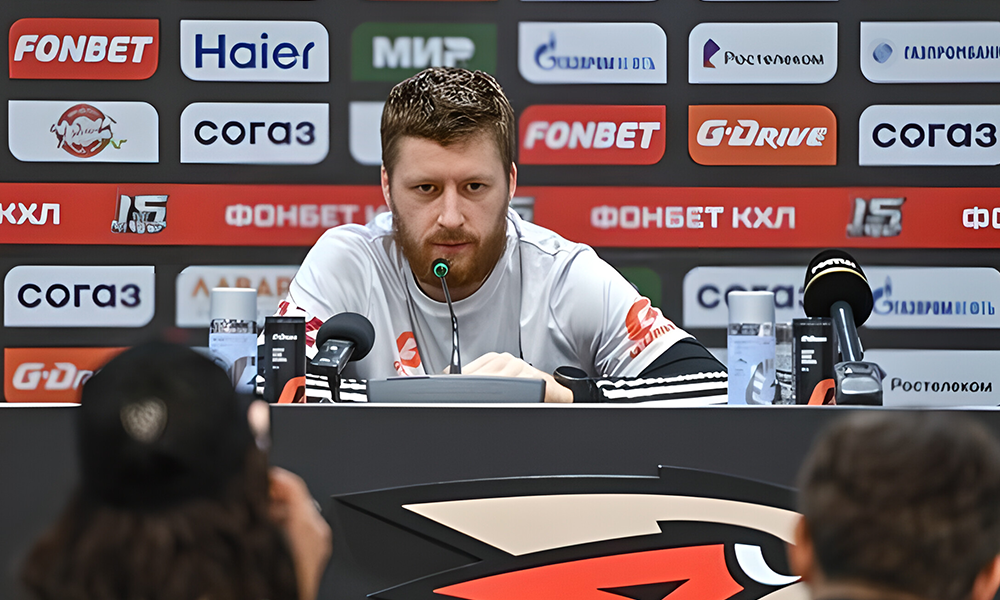 Зеленский ввёл санкции против защитника омского «Авангарда» Антона Белова