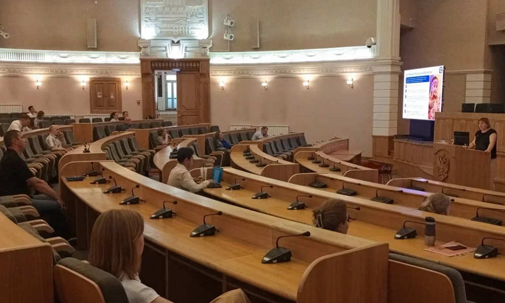 В Омской области госслужащим рассказали о сохранении единства страны