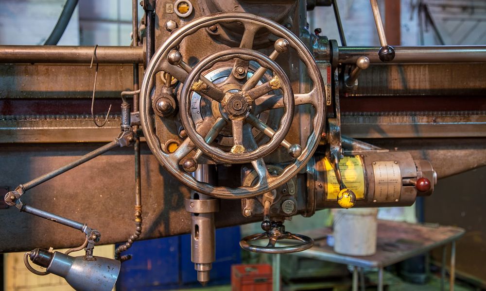 Омич, который чуть не потерял руку на производстве, получил денежную компенсацию 