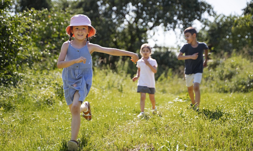 В каждой четвёртой семье в Омске школьники проведут летние каникулы в деревне