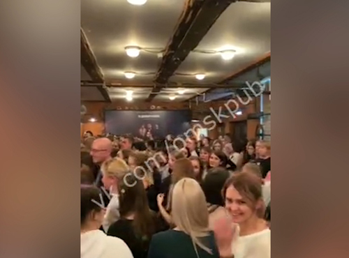 Омичам после концерта Zivert прошлось часами стоять в очереди в гардеробе