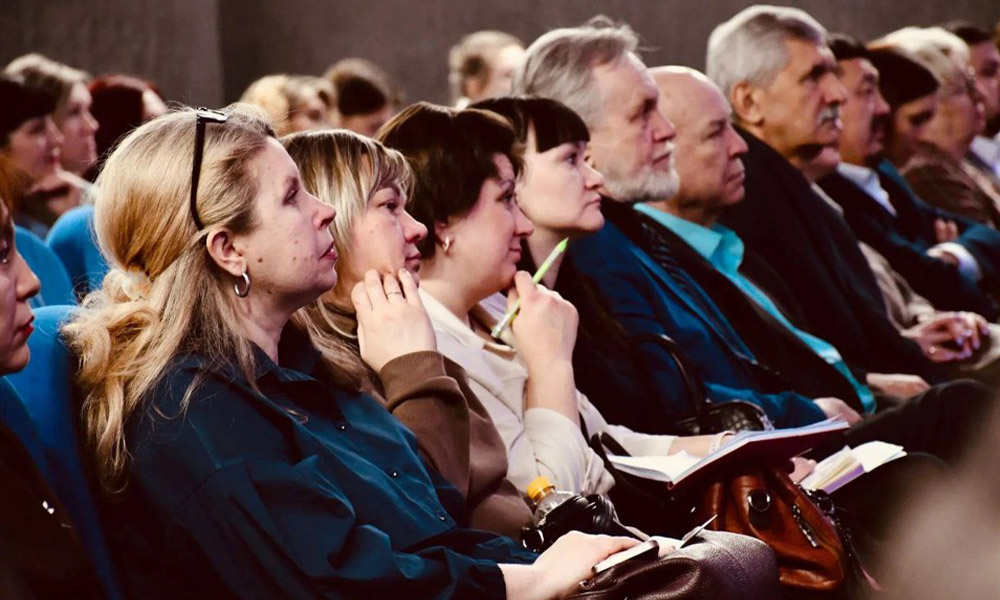 По инициативе «Единой России» в Омске запустят проект «Школа грамотных родителей»