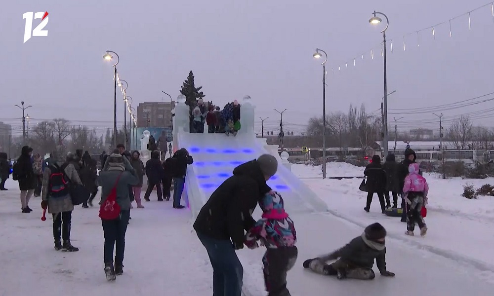 В парке на Королёва зальют каток и оборудуют горки