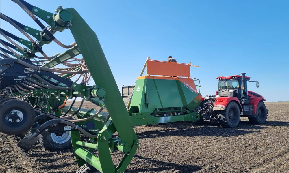 Виталий Хоценко сообщил, что в Омской области уже засеяно порядка 800 тысяч гектаров