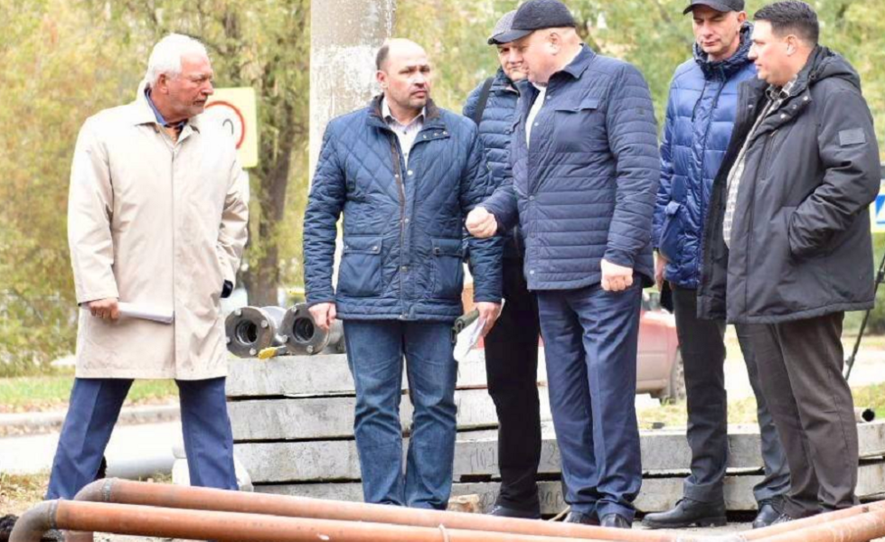 Мэр Омска Сергей Шелест провёл рабочее совещание в Советском округе, где идёт замена теплосетей