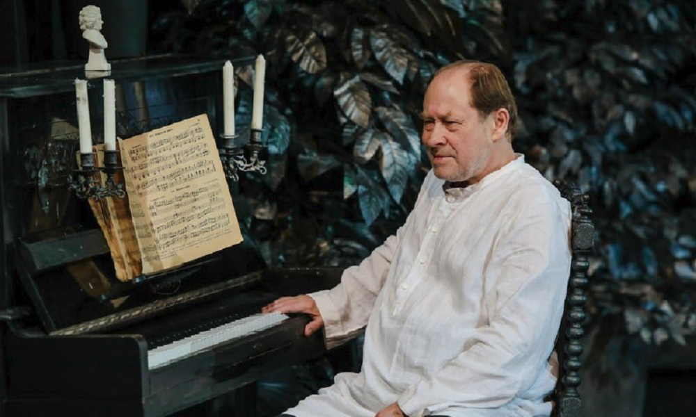 Народному артисту России Юрию Ицкову стало плохо во время гастролей в Омске