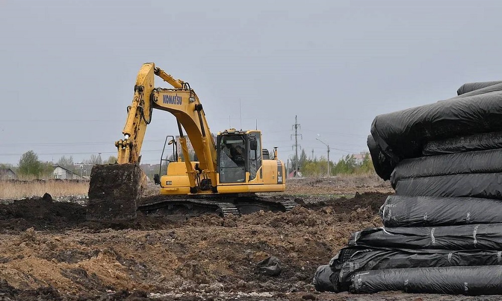 Виталий Хоценко проверил ход работ по рекультивации на омских свалках
