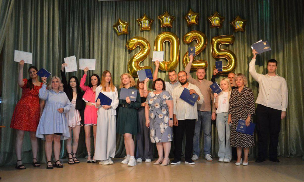 В омских колледжах и техникумах продолжается череда выпускных