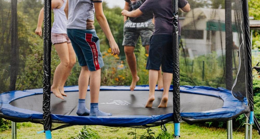 Прокуратура выявила в центре Омска опасный батут