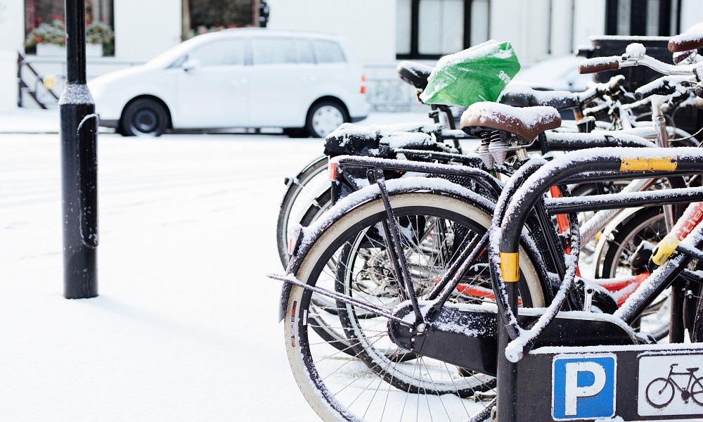 На омича, который устроил стрельбу на парковке и ранил обидчика, завели уголовное дело