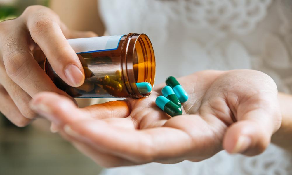 Больше 60% россиян занимаются самолечением 