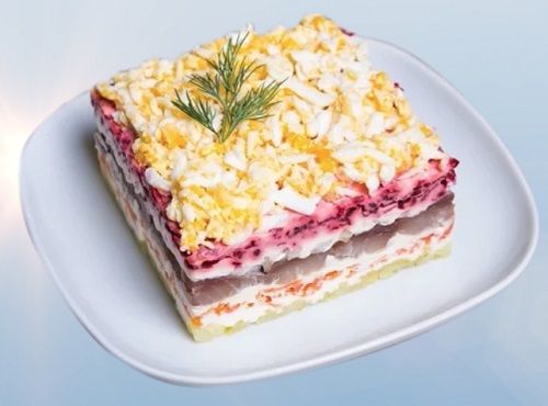 Селёдку под шубой назвали самым вредным новогодним блюдом