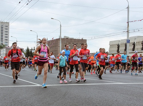 Омские дорожники готовят трассу для 30-го Сибирского международного марафона