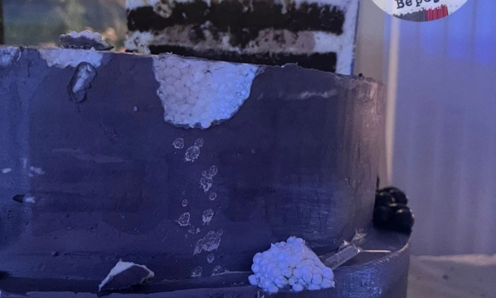 Омичка заказала трёхъярусный торт за 15 тысяч рублей, но получила вместо него кусок пенопласта 