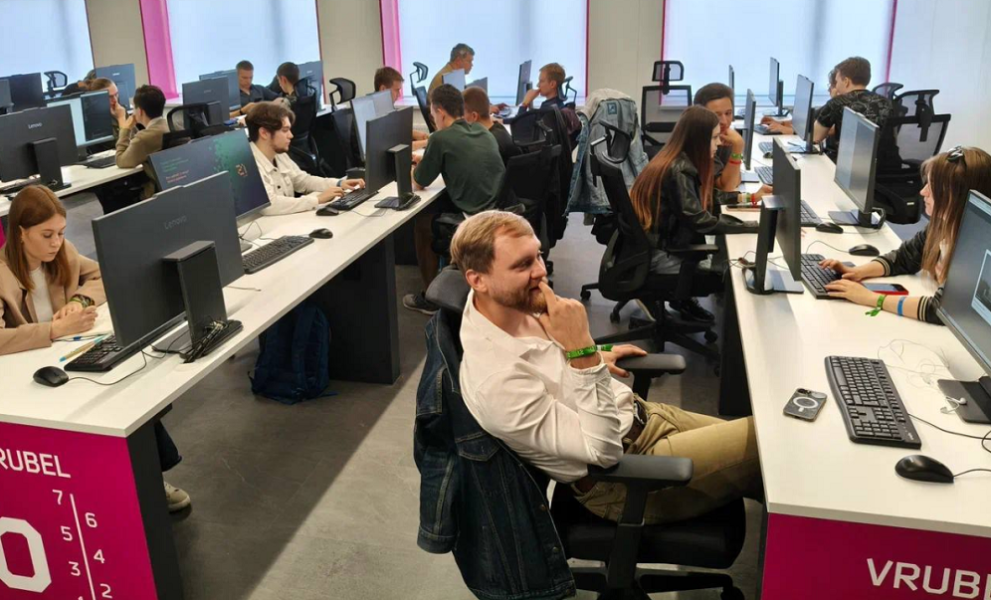 Губернатор Виталий Хоценко оценил первые итоги работы кампуса «Школы 21»