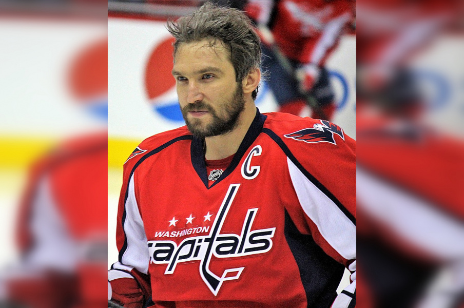 Александр Овечкин стал третьим игроком в истории НХЛ, забросившим 800 шайб