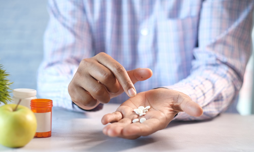 Черепно-мозговая травма из-за падения штукатурки: УК заставили выплатить 235 тысяч рублей пострадавшему омичу