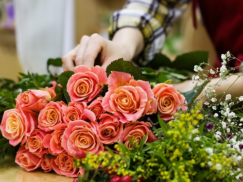 В Омске работнице цветочного павильона грозит суд