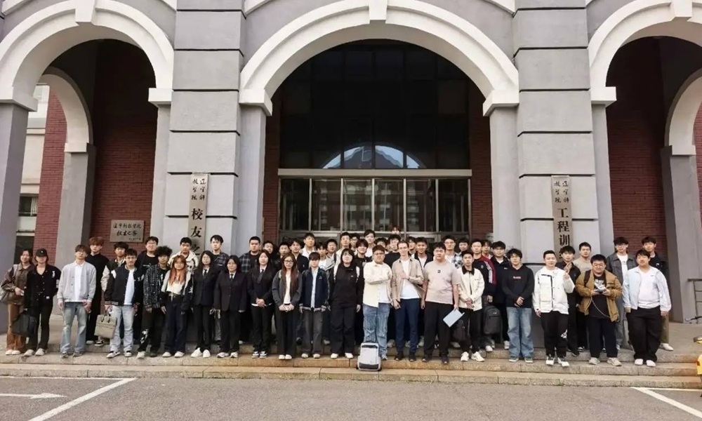 Преподаватели ОмГТУ проводят занятия для студентов китайского вуза