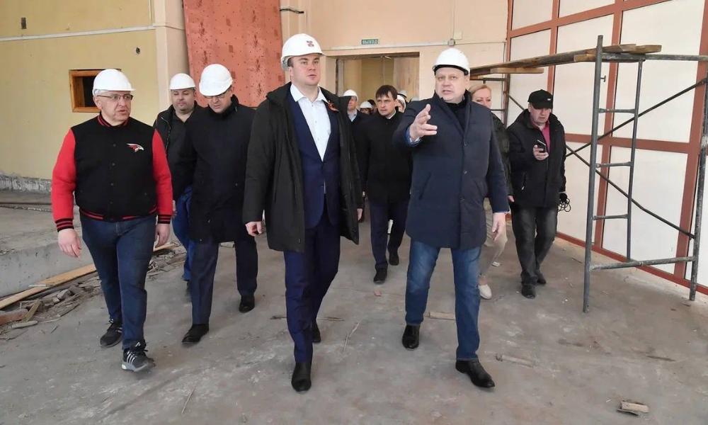 Виталий Хоценко посетил омскую гимназию № 75