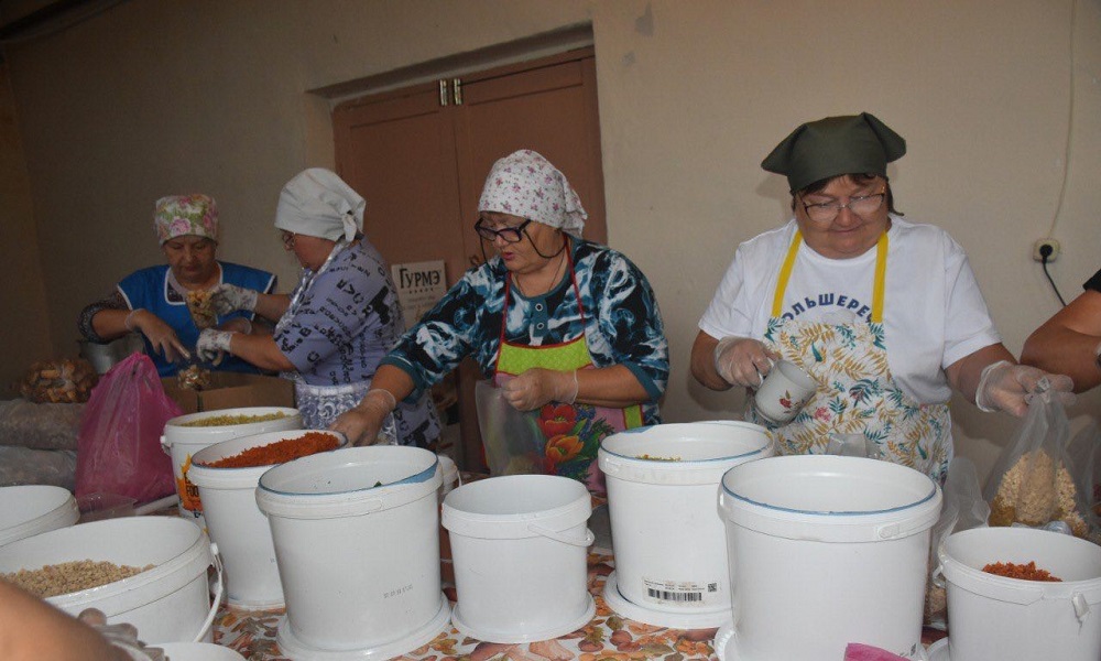 Неравнодушные омичи произвели 4775 порций сухих супов и каш для бойцов СВО