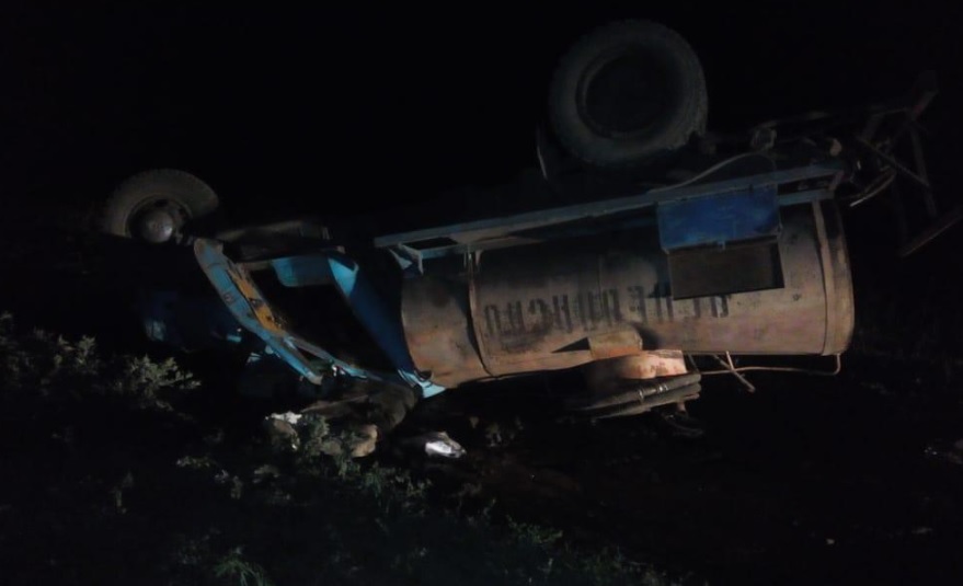 В Омской области в опрокинувшемся автомобиле погиб водитель