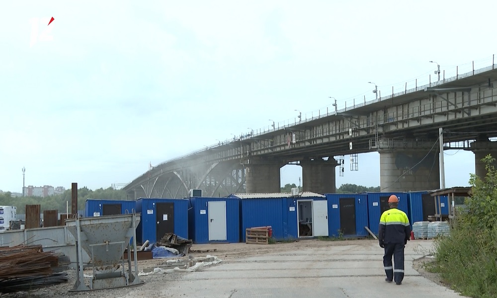 В Омске ремонт моста у Телецентра завершили почти на треть