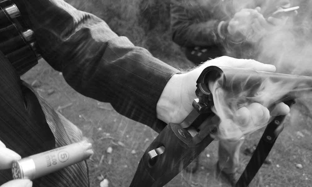 В Омской области охотник случайно выстрелил в своего товарища