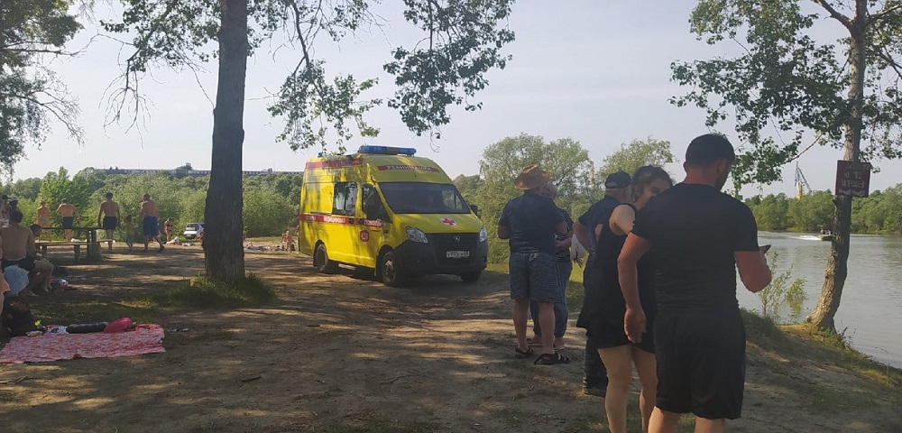 В соцсетях рассказали об омиче, который героически спас тонувшую девушку