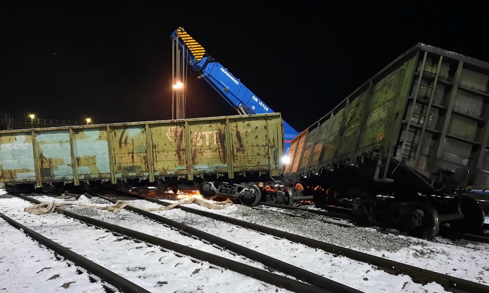 На станции Входная Омской области сошли три железнодорожных вагона [ФОТО]