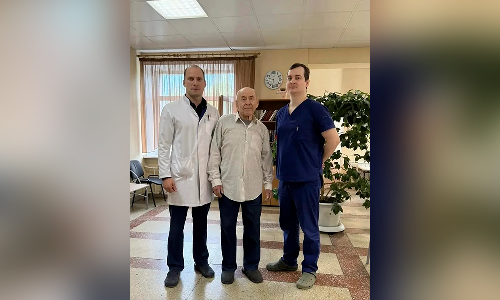 Омские врачи помогли сохранить зрение 95-летнему ветерану