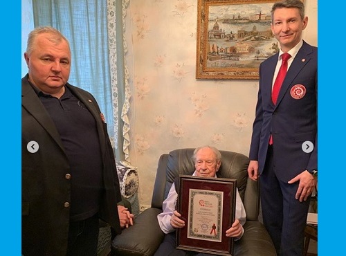 Станислав Коненко вручил последнему маршалу СССР сертификат Книги рекордов России