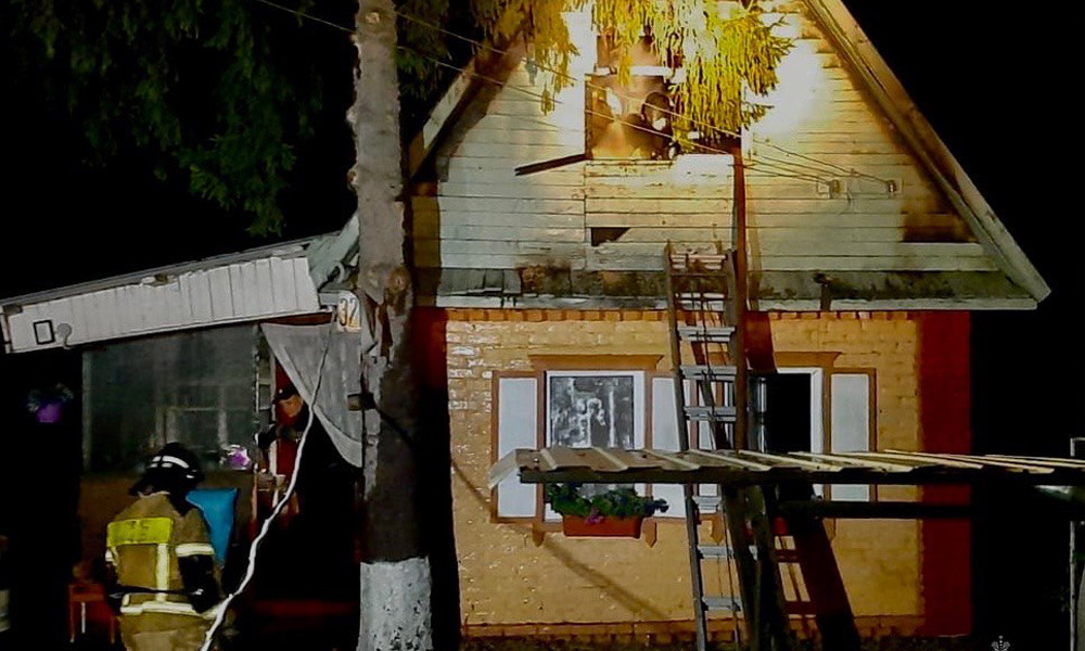 В садоводческом товариществе «Сибирский садовод» в Омской области загорелся дачный дом