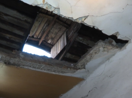 Омскую двухэтажку, где рухнул потолок, не признали аварийной