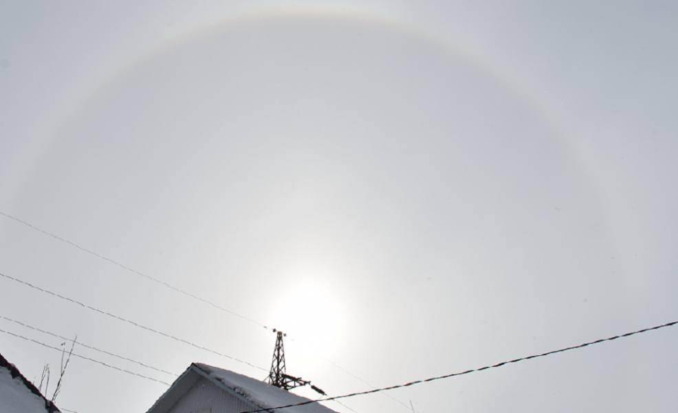 Омичи увидели солнечное гало и лунный венец