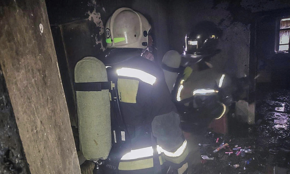 В Омской области загорелся жилой дом в селе Желанном