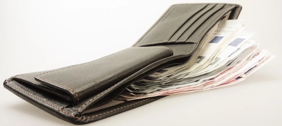 Омич промышлял кражей кошельков из разных учреждений