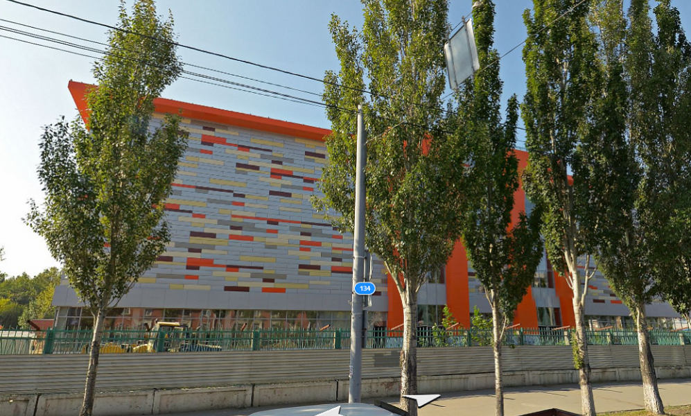 Компания «Кедр» просит перенести 29 елей с территории своего торгового центра 