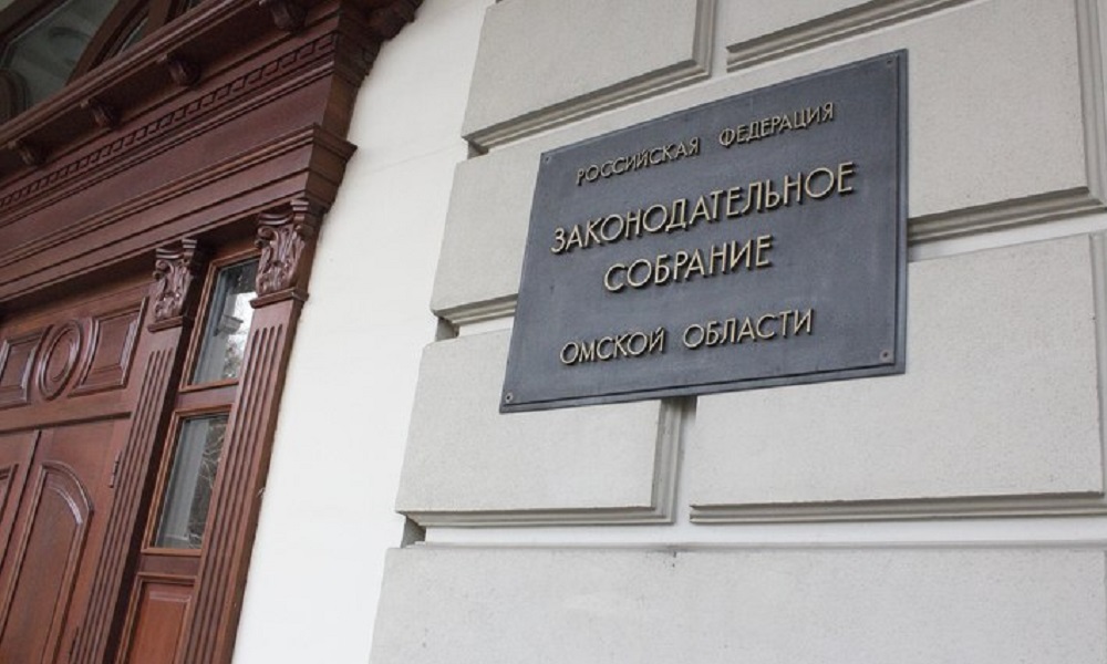 Депутаты Заксобрания рассмотрят законопроект, разрешающий продавать алкоголь на летних верандах кафе