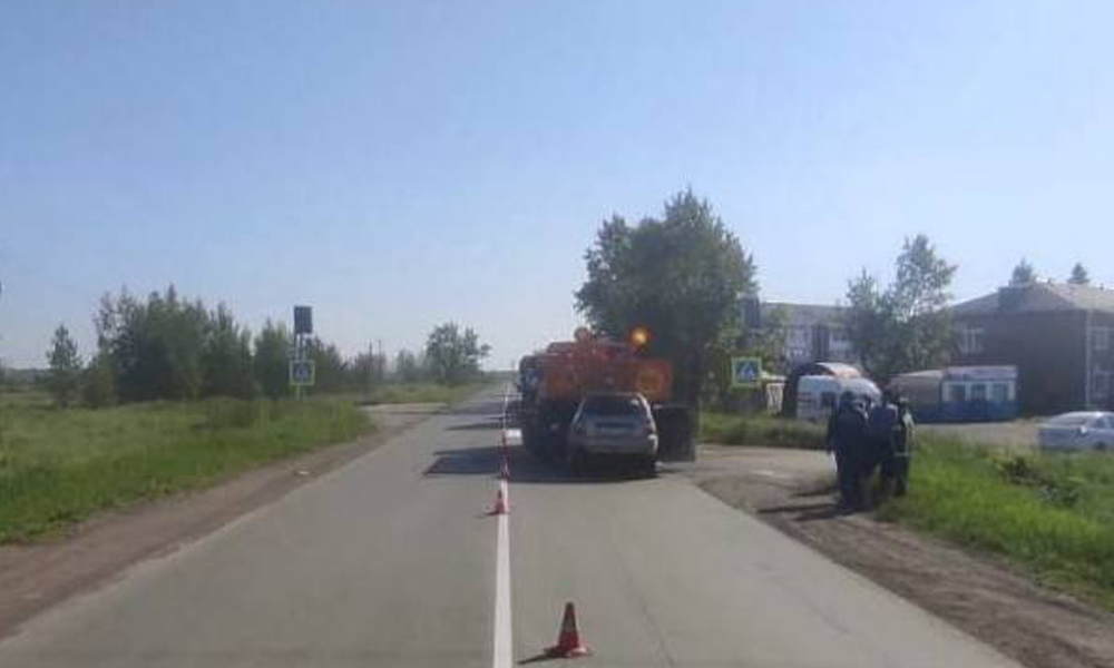 В Исилькульском районе легковушка врезалась в большегруз