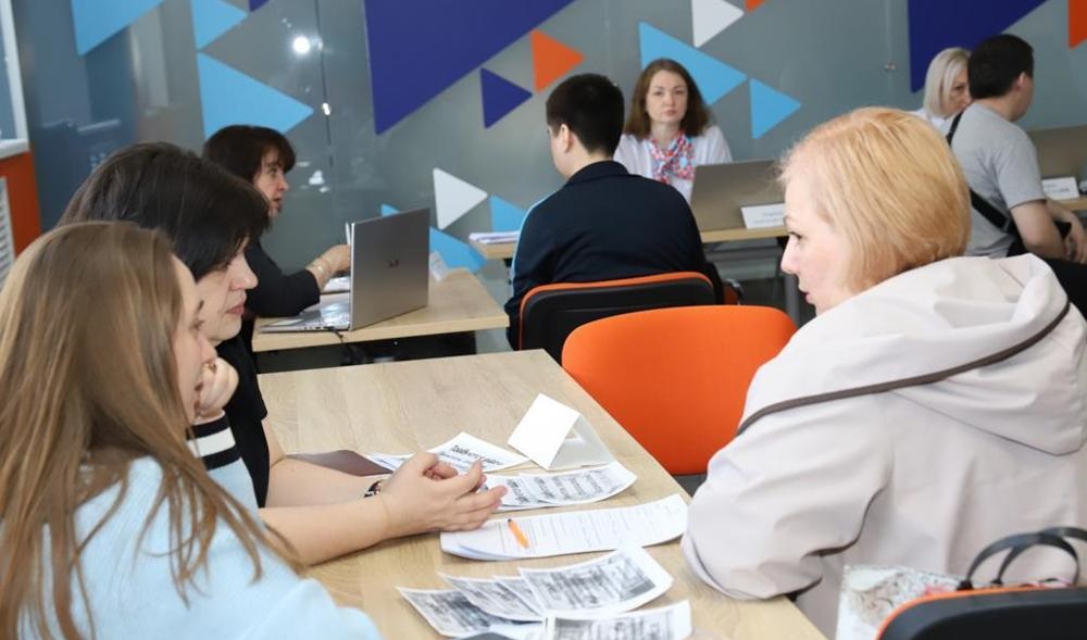 В Омской области на оборонные предприятия трудоустроили 2,8 тысячи человек 