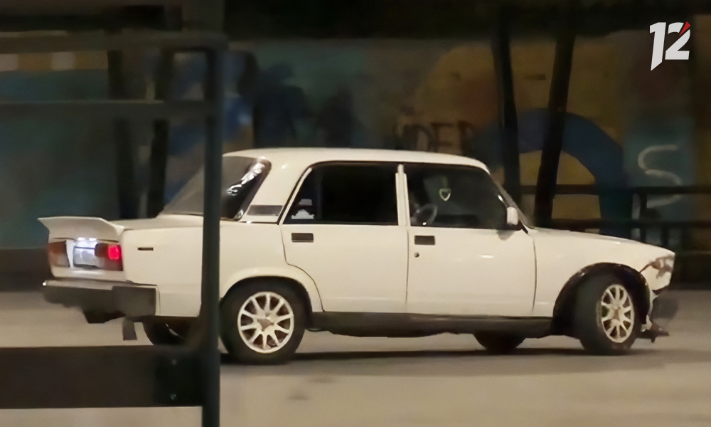 В Омске неизвестные на «Жигули» заехали на площадку скейт-парка на Бударина