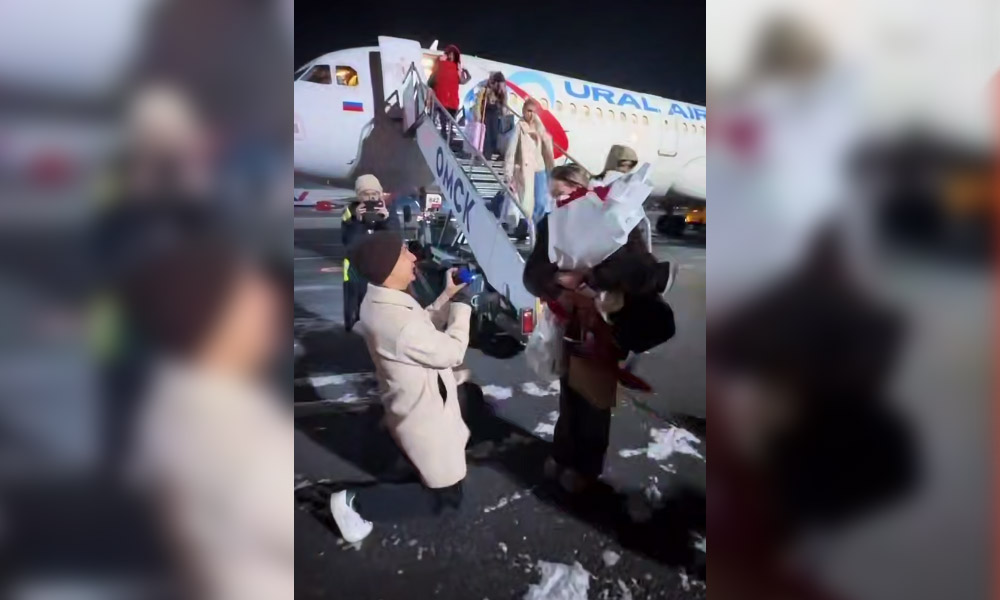 Необычное предложение руки и сердца состоялось в омском аэропорту