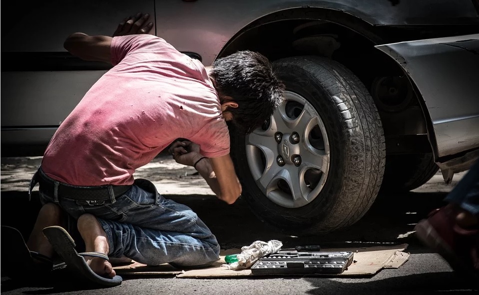 В Омске за мошенничество будут судить работника автосервиса